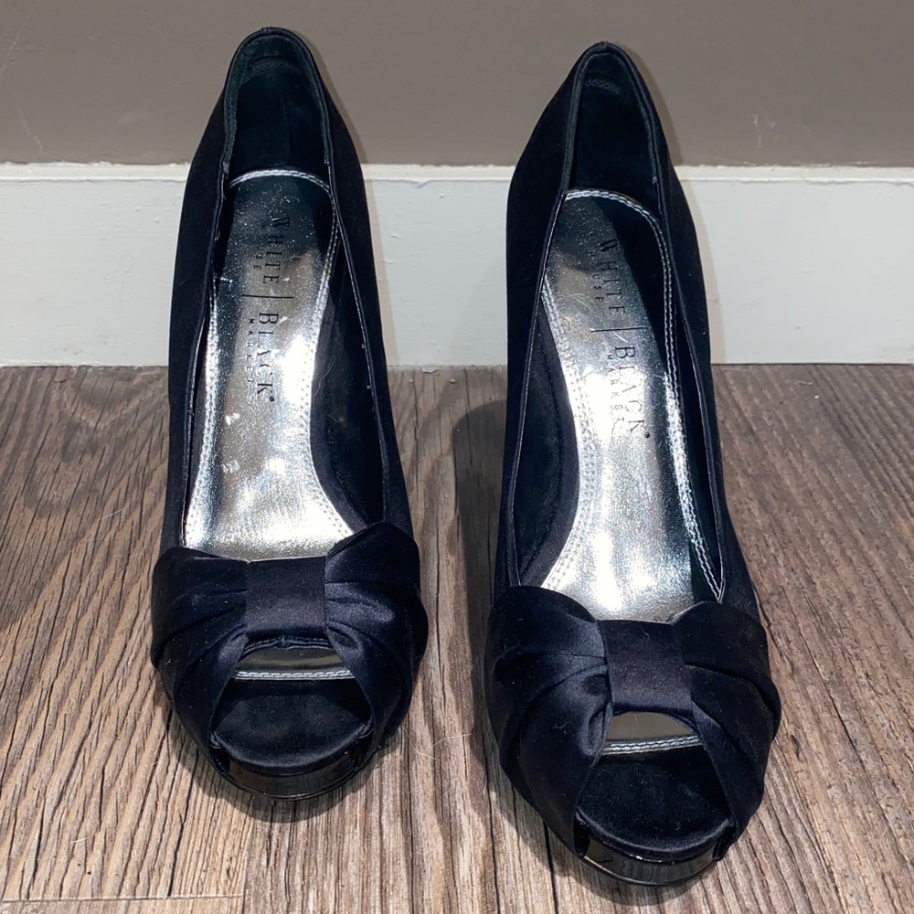 WHITE HOUSE BLACK MARKET BLACK HEELS